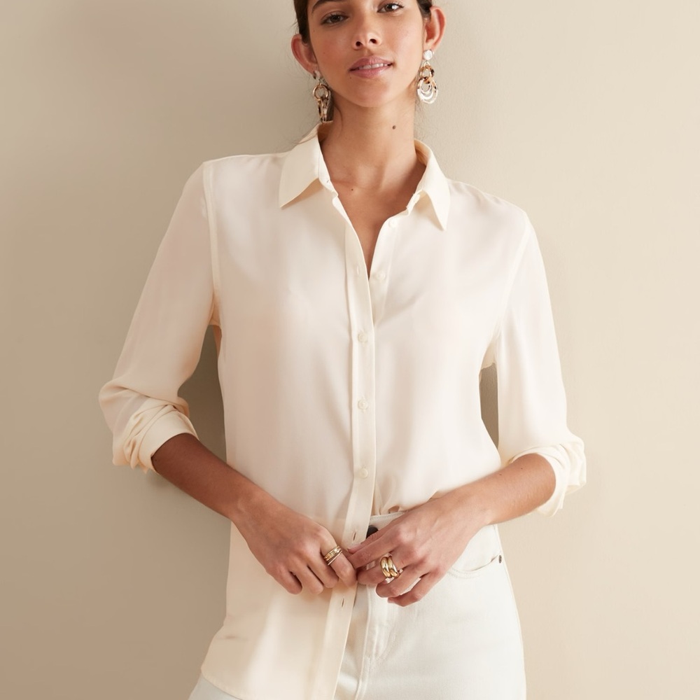 NWOT Banana Republic Dillon Classic Fit Button-Up Blouse.